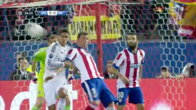 VIDEO: Trọng tài bỏ qua 2 quả pen đầy tranh cãi của Atletico