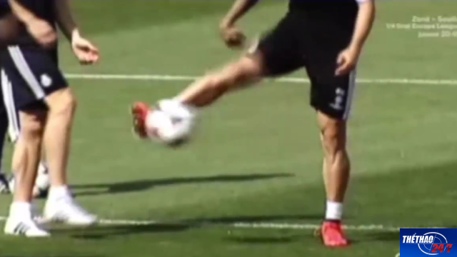 VIDEO: Sao Real phô diễn kỹ thuật flip flap tuyệt đỉnh của Ronaldinho
