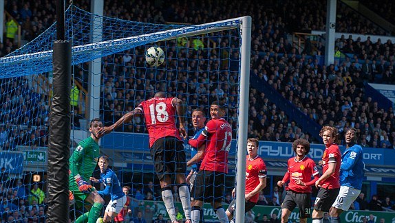 VIDEO: John Stones đánh đầu dũng mãnh nâng tỷ số lên 2-0 cho Everton
