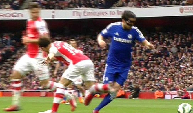 VIDEO: Tình huống nhận thẻ vàng vì lỗi ăn vạ của Fabregas