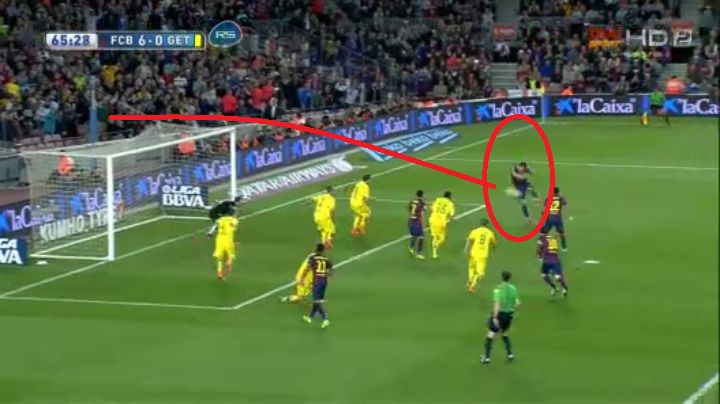 VIDEO: Pha đệm bóng vọt xà đáng tiếc của Suarez