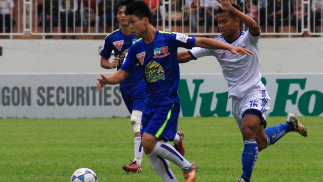 VIDEO: Màn trình diễn của Công Phượng ở vòng 12 V.League