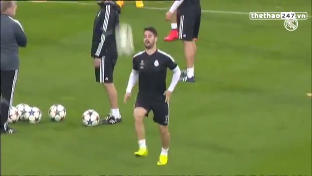 VIDEO: Pha khống chế bóng như gắn nam châm vào chân của Isco
