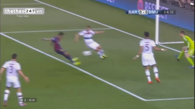 VIDEO: Đến lượt Neymar đệm bóng cận thành hỏng ăn từ khoảng cách 5m