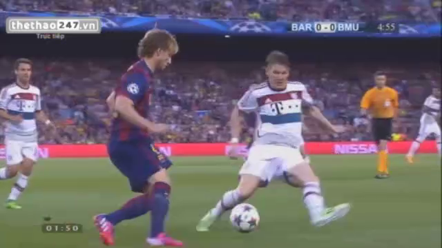 VIDEO: Tình huống Rakitic xỏ háng Schweinsteiger