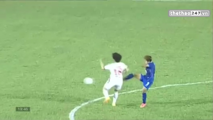 VIDEO: Tình huống bỏ bóng đá người của cầu thủ nữ Thái Lan