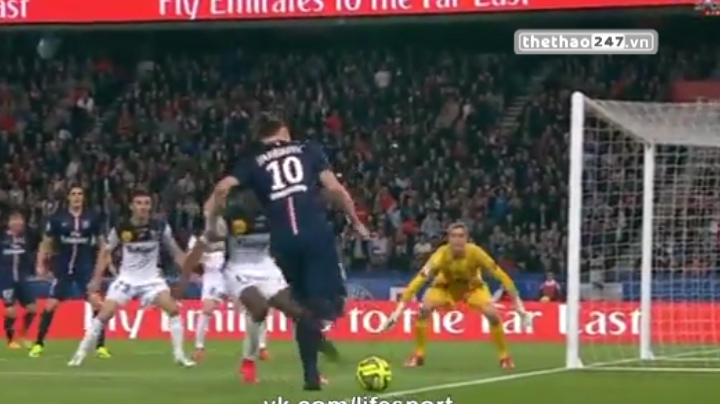 VIDEO: Pha lốp bóng kiến tạo đẳng cấp của Ibrahimovic