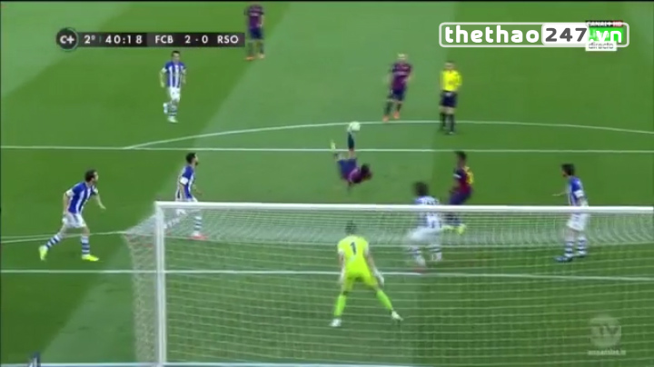 VIDEO: Pha ngả bàn đèn tuyệt đẹp của Pedro