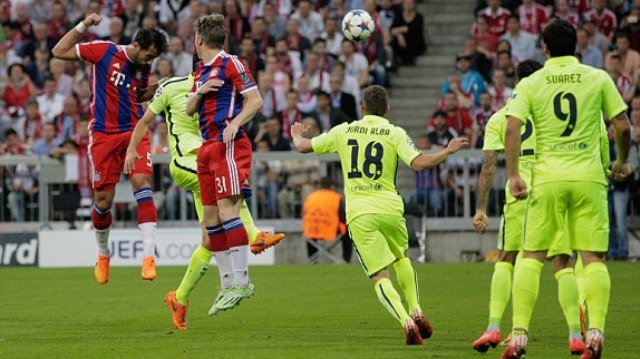VIDEO: Benatia đánh đầu hiểm hóc hạ gục thủ thành Ter Stegen