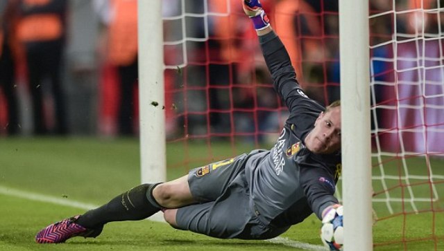 VIDEO: Ter Stegen cứu thua cho Barca ngay trên vạch vôi