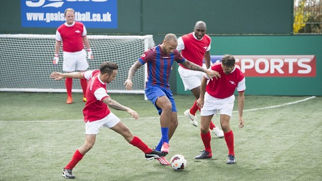 VIDEO: Henry và Sky Team giành chiến thắng kịch tính trước các huyền thoại của Arsenal