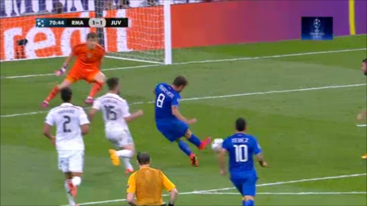 VIDEO: Phản xạ cứu thua xuất thần của thủ thành Casillas