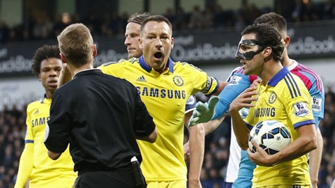 Fabregas lỡ hai trận đầu mùa tới của Chelsea