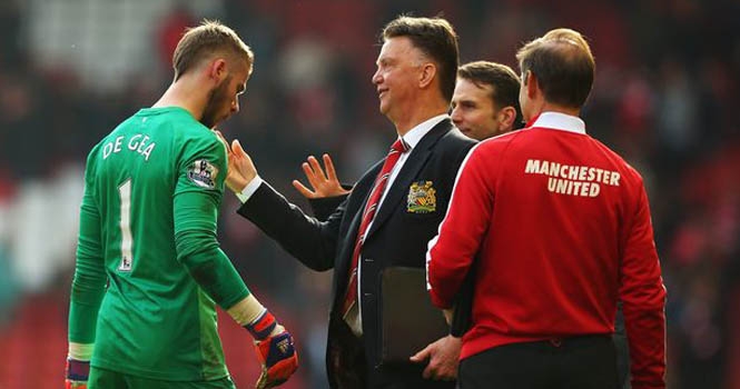 HLV Van Gaal không hài lòng khi De Gea là 'Cầu thủ hay nhất MU'