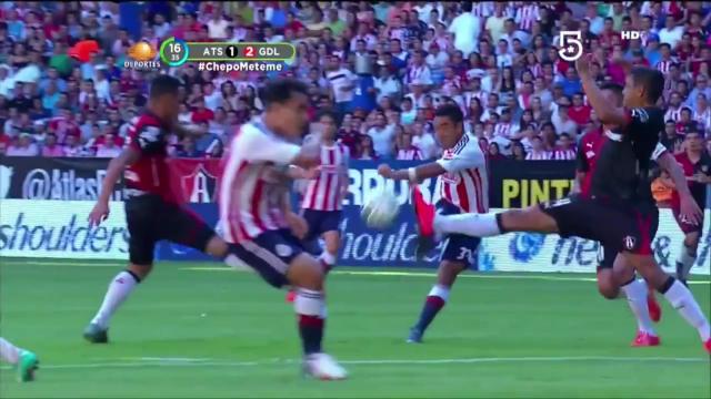 VIDEO: Cú hattrick đặc biệt với 3 siêu phẩm của sao Mexico