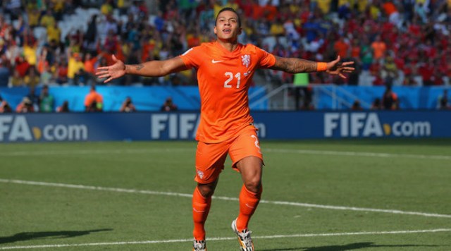 VIDEO: Pha solo ghi bàn đẹp mắt của Depay khi mới 7 tuổi