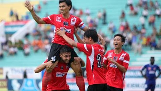 VIDEO: Cú hattrick ấn tượng của Phan Văn Tài Em ở tuổi 33