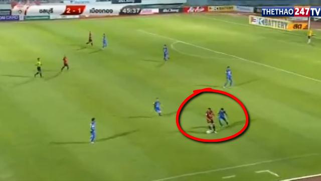VIDEO: Tiền đạo Thái Lan đi bóng siêu đẳng như Ronaldinho