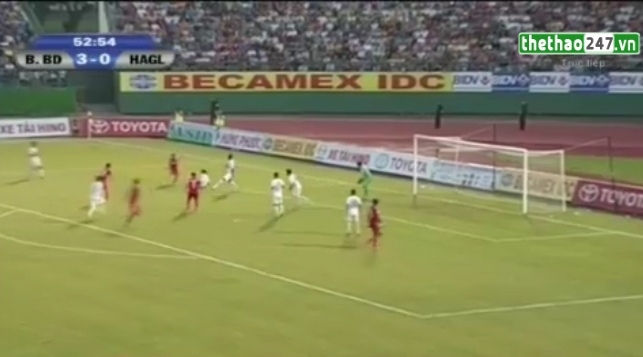 VIDEO: Xà ngang, cột dọc liên tiếp cứu thua cho HAGL
