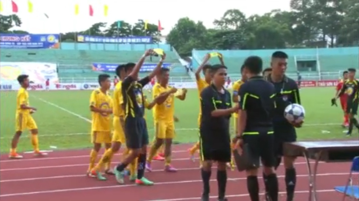 VIDEO: Vì sao U17 Đồng Tháp ăn mừng theo phong cách Huy Toàn
