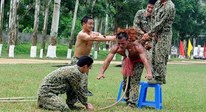VIDEO: So sánh trình độ võ thuật của đặc công Việt Nam và nước ngoài