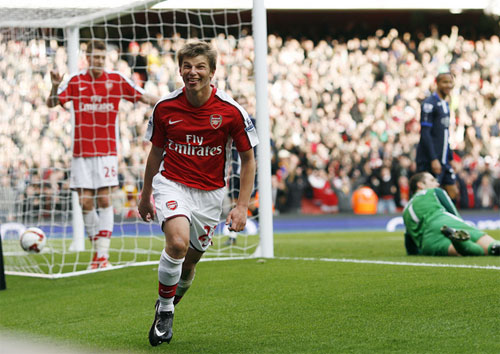 Thêm một cựu sao Arsenal tính đến chuyện giải nghệ