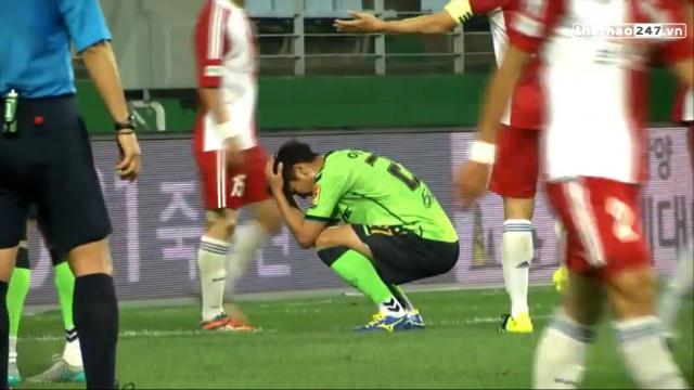 VIDEO: Sao Hàn Quốc suy sụp sau pha bỏ lỡ không tưởng