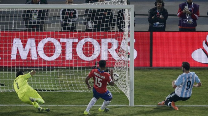 VIDEO: 2 pha bóng 'tội đồ' của Higuain khiến Argentina thất bại