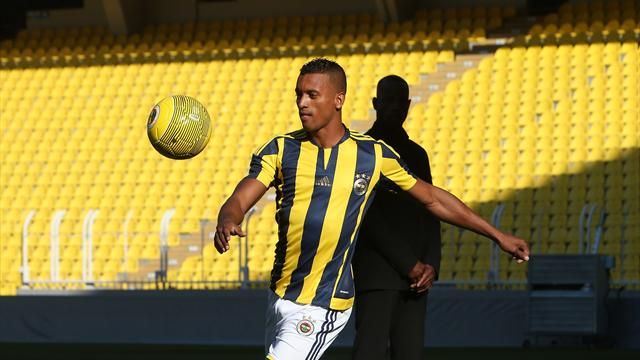 VIDEO: Luis Nani phô diễn kỹ thuật trong ngày ra mắt CLB mới