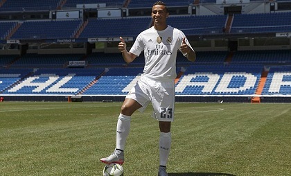 Chuyển nhượng Real: Benitez chào đón hậu vệ mới