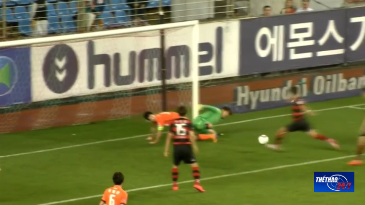 VIDEO: Tình huống cứu thua không thể tin nổi ở K-League