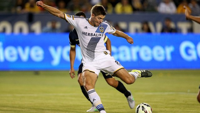 VIDEO: Gerrard gây ấn tượng trong ngày ra mắt CLB mới LA Galaxy