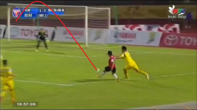 VIDEO: Pha lốp bóng ghi bàn như Messi của chân sút ĐTLA