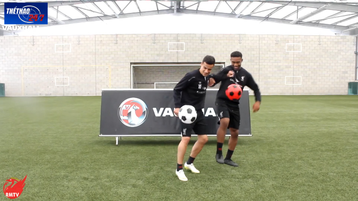 VIDEO: Màn so tài tâng bóng hài hước của các sao Liverpool