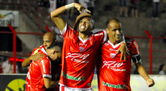 VIDEO: 2 cha con Rivaldo cùng ghi bàn trong 1 trận đấu ở Brazil