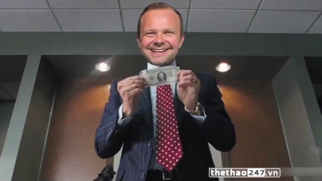 VIDEO: Clip chế ấn tượng về Ed Woodward, người hùng của sân Old Trafford