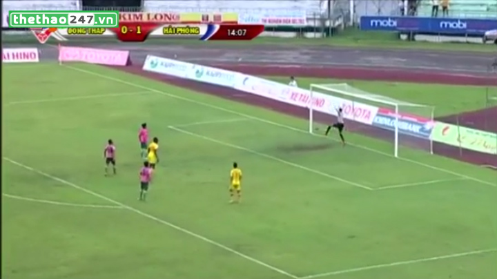 VIDEO: Sai lầm của thủ môn dẫn đến bàn thua ngớ ngẩn của Đồng Tháp