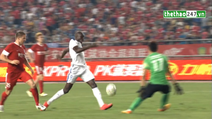 VIDEO: Pha xử lý ghi bàn nhạy bén của Demba Ba tại giải VĐQG Trung Quốc