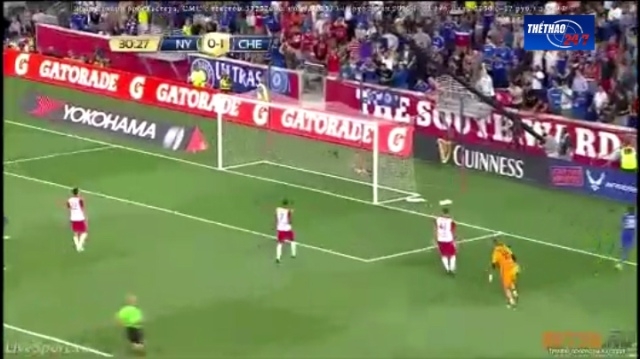 VIDEO: Cột dọc cứu thua cho New York Red Bulls