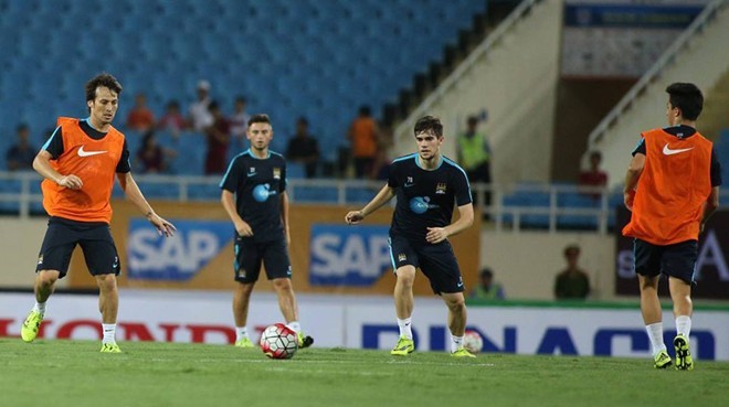 VIDEO: Buổi tập đầu tiên của Man City trên sân Mỹ Đình