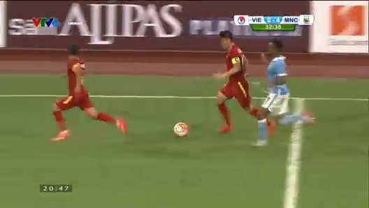 VIDEO: 2 pha dứt điểm liên tiếp của Văn Quyết và Công Vinh vào lưới Joe Hart - phút 33