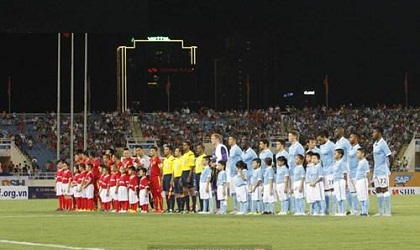 Những chuyện khó đỡ bên lề trận giao hữu Việt Nam – Man City