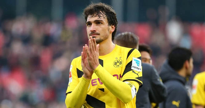 Chuyển nhượng tối 31/7: Hummels bí mật đàm phán với MU, Pedro rời Barca