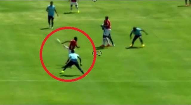 VIDEO: Cú đánh gót thành bàn từ ngoài vòng cấm ở giải VĐQG Ecuador