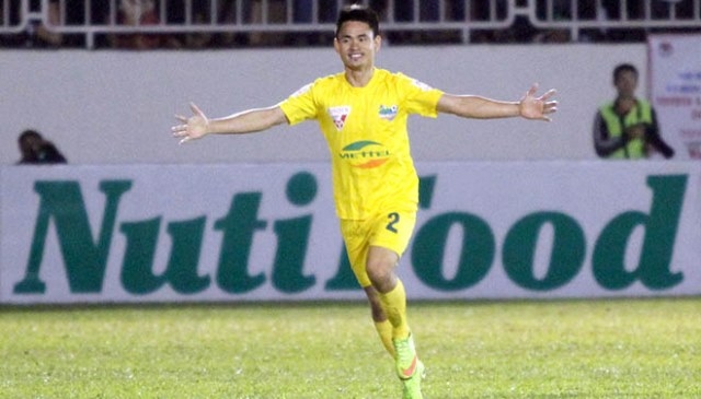 VIDEO: Đình Tùng mở tỷ số ngay phút thứ 6 trận đấu (Thanh Hóa vs SLNA)