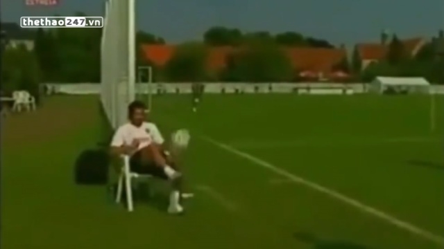VIDEO: Luis Figo phô diễn kỹ thuật cá nhân khó tin