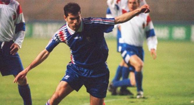 VIDEO: Cách huyền thoại Zidane ra mắt tuyển Pháp