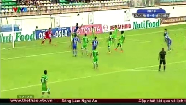 VIDEO: Cột dọc cứu thua cho Cần Thơ sau pha đá phạt của Xuân Trường
