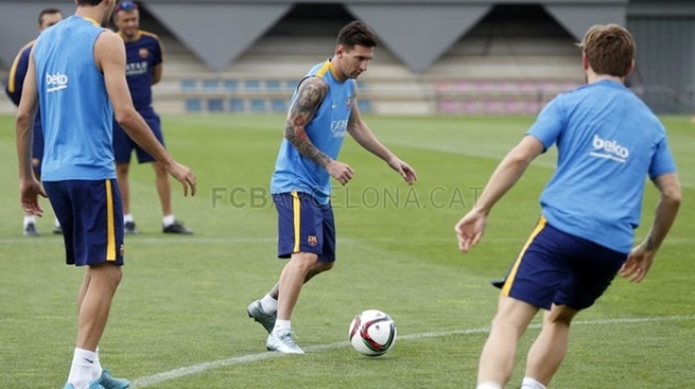 VIDEO: Buổi tập của Barca chuẩn bị cho trận đấu Siêu cup Tây Ban Nha