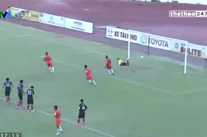VIDEO: Siêu phẩm sút phạt của Huy Toàn vào lưới Đồng Tâm Long An